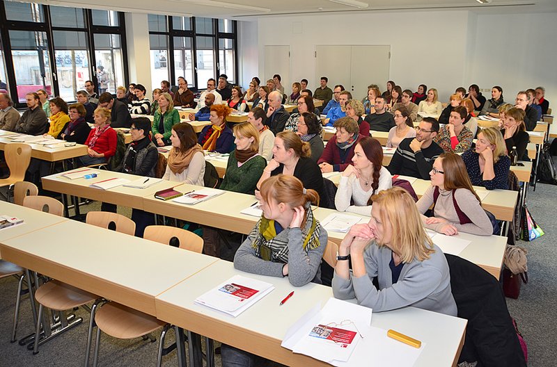 Über 90 Vertreter sozialer Einrichtungen kamen zum informativen Austausch an die Hochschule Landshut