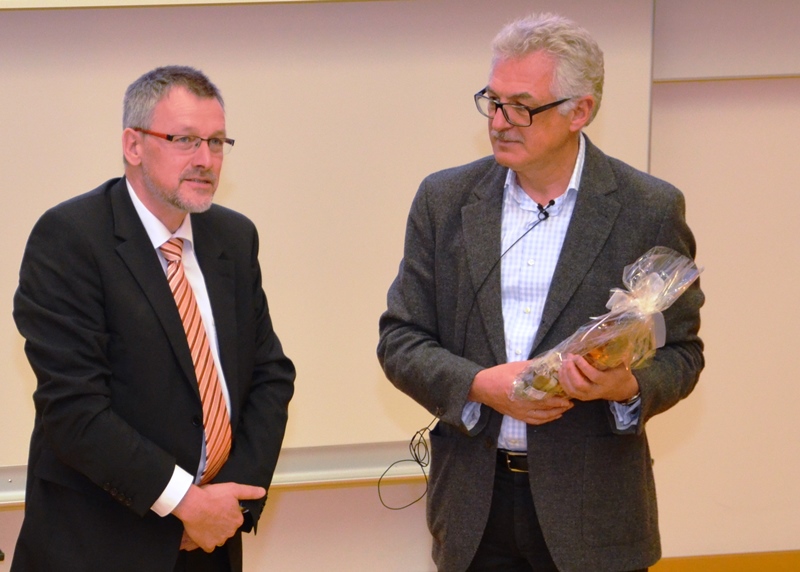 Prof. Dr. Josef Hofmann von der Hochschule Landshut (links) freute sich, zu den Landshuter Energiegesprächen den Diplom-Geologen Dr. Ralph Baasch von der Gemeinde Pullach gewinnen zu können.