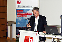 Dr. Alfons Hämmerl bei seinem Vortrag.