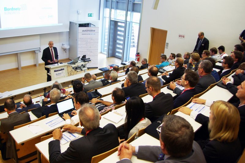 Hochschulpräsident Prof. Dr. Karl Stoffel begrüßte die Teilnehmer.