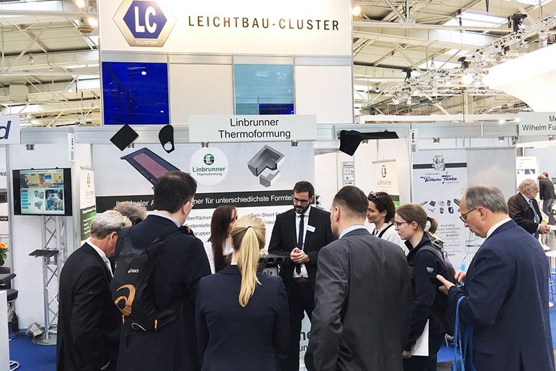 Reges Interesse am Stand der Linbrunner Thermoformungs GmbH & Co. KG.