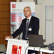 Hochschulpräsident Prof. Dr. Stoffel bei siener Begrüßung.