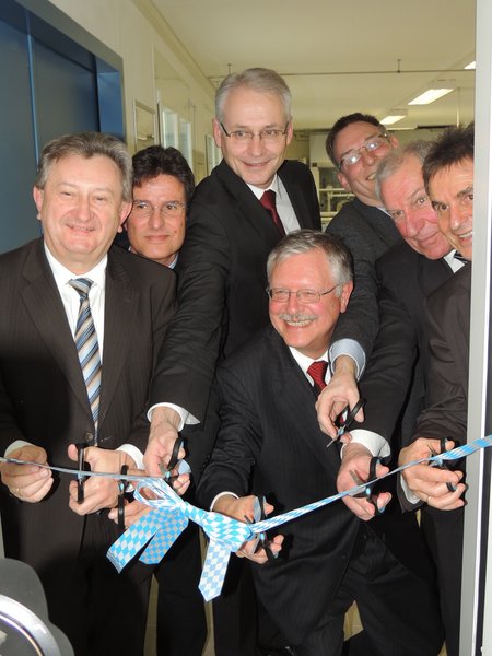 Eröffnung durch Passaus Landrat Franz Meyer, wiss. TZE-Leiter Prof. Karl-Heinz Pettinger, Hochschulpräsident Prof. Dr. Karl Stoffel, Regierungspräsident Heinz Grunwald, Energieexperte Clemens Triebel, Ruhstorf Bürgermeister Erich Hallhuber und CSU-Mdl