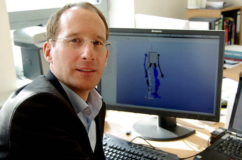 Prof. Dr. Förg lehr an der Fakultät Maschinenbau und ist Studiengangsleiter im Master Leichtbau und Simulation.