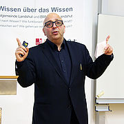 Mit dem vielschichtigen Begriff "Volk" befasste sich Prof. Dr. Armin Nassehi (LMU München). 