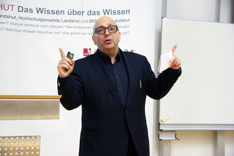 Mit dem vielschichtigen Begriff "Volk" befasste sich Prof. Dr. Armin Nassehi (LMU München). 