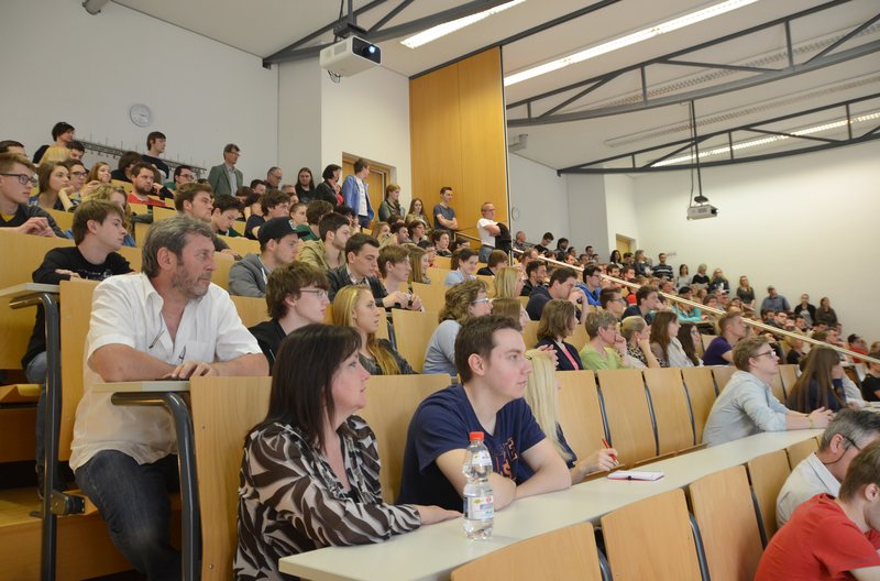 Rund 800 begeisterte und interessierte Besucher kamen an die Hochschule Landshut zum Studieninformationstag 2014