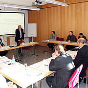 Bei der Kick-off-Veranstaltung begrüßte Vizepräsident Prof. Dr. Helmuth Gesch die Projektpartner an der Hochschule Landshut.