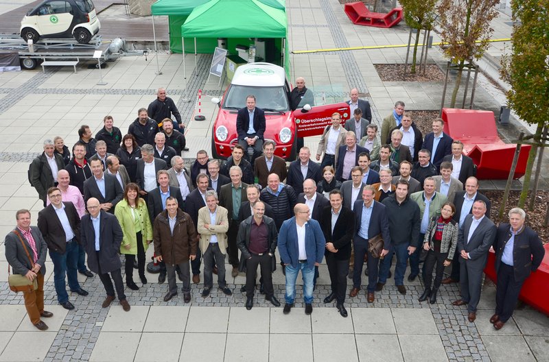 Etwa 80 Teilnehmer netzwerkten und informierten sich zum Thema Fahrzeugsicherheit beim „Automotive Talk“ an der Hochschule Landshut