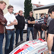 Walter Röhrl im letztjährigen Rennwagen „Amy“ mit dem Team des LA eRacing e.V.