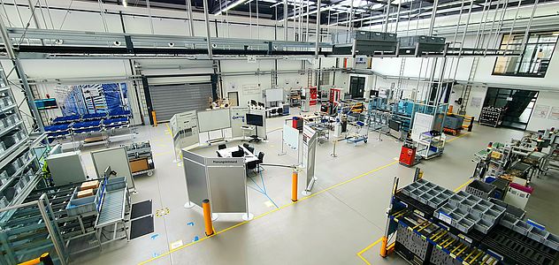 Innenansicht der Musterfabrik im Weitwinkel