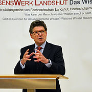 Prof. em. Dr. Wilhelm Vossenkuhl beschäftigte sich bei seinem Vortrag mit der Wirklichkeit.