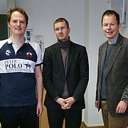 Der Lehrbeauftragte Oliver Brockmann mit dem Diplom Politologen Tobias Karow und Prof. Dr. Carsten Röh (von links nach rechts).