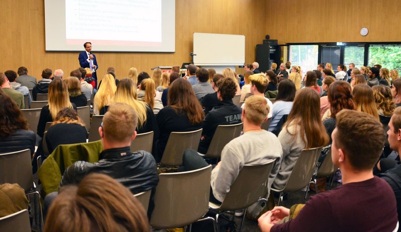 Die Hochschule Landshut begrüßte am Montag rund 1.200  neue Studenten zum Wintersemester. 