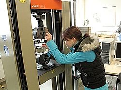 [Translate to Englisch:] Zugprüfmaschine Zwick 1464