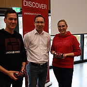 Die Gewinner der Challenge, das Team ‚Schwaben‘. In der Mitte Testingenieur Lukas Badura von Texas Instruments.