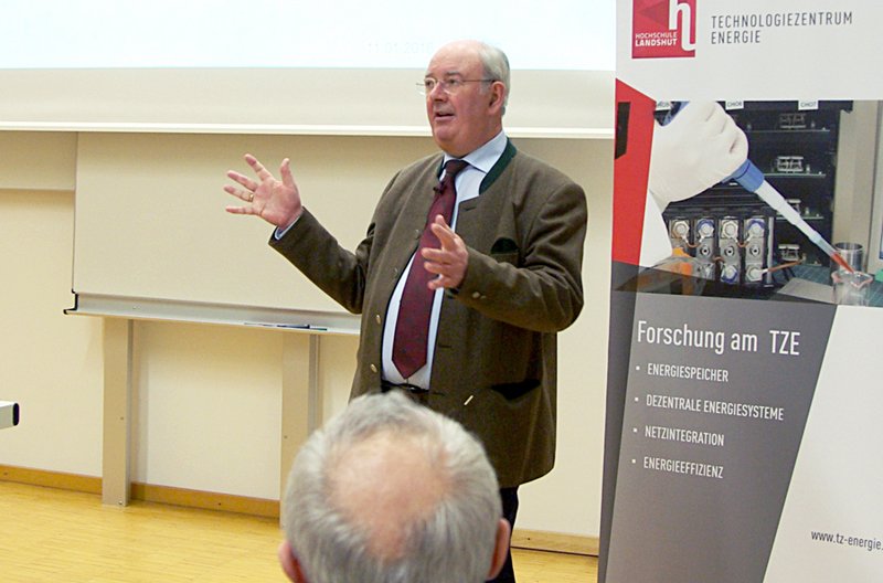 Dr. Rupert Schäfer berichtete in seinem Vortrag an der Hochschule Landshut über die Zukunft von Biogasanlagen