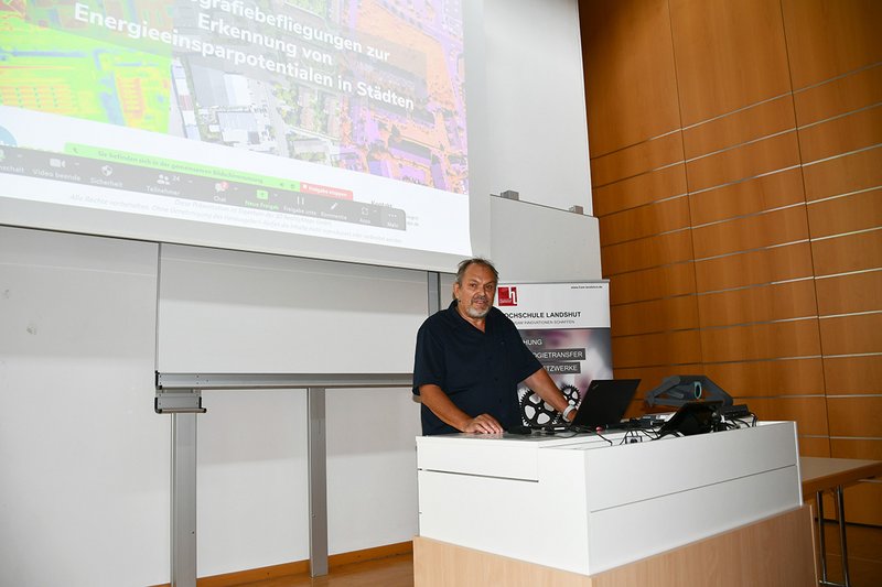 Prof. Dr. Florian Siegert (Geschäftsführer 3D RealityMaps GmbH, München) zeigte das große Potzenzial von Thermografiebefliegungen.