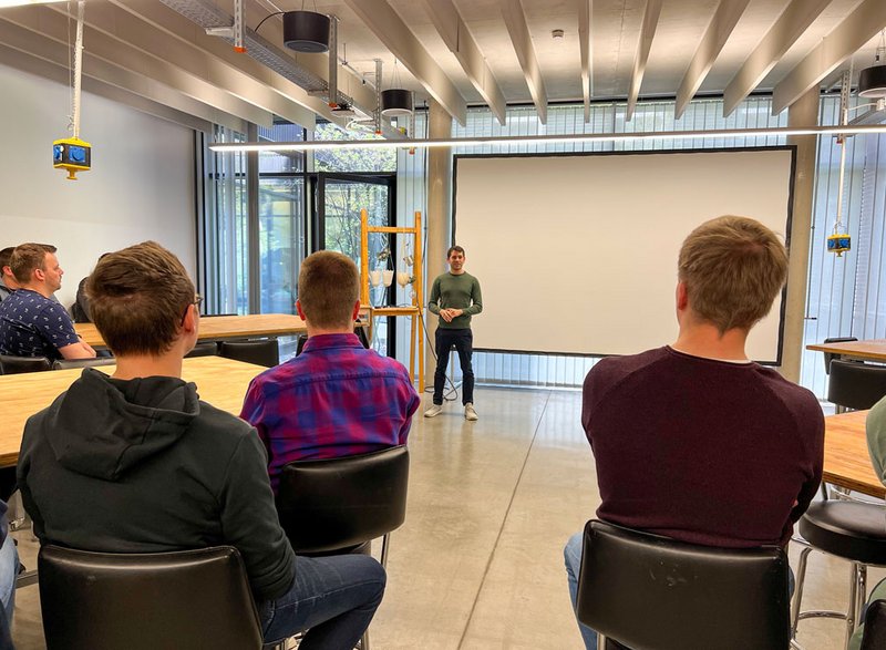 Vortrag von Matthias Huber vom Start-up Flitedeck im Makerspace