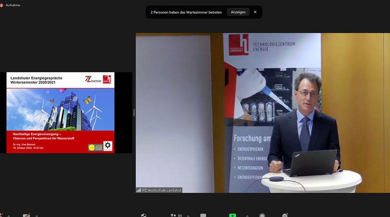 Hochschulpräsident Prof. Dr. Fritz Pörnbacher bei seiner Begrüßung.