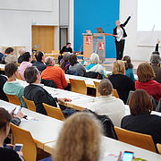 Smart phones allowed: On "Teaching Day" the lecturers at Landshut University of Applied Sciences looked at digital elements that could add variety to classes.