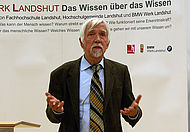 Prof. Dr. Jürgen Wilke bei seinem WWL-Vortrag zum Thema Medienmacht.