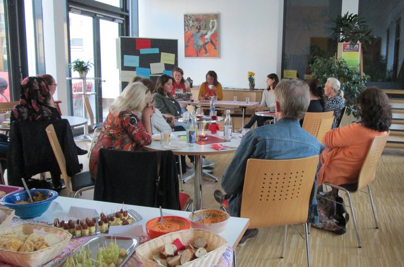 Reyer-Gellert (re.), Dipl. Sozpäd MA, Leitung der Projektgruppe 2. Semester