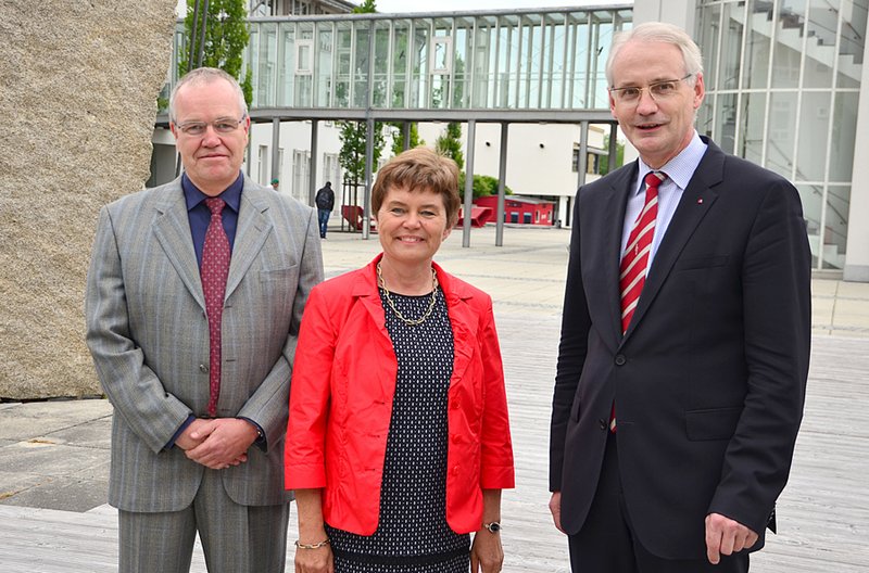Hochschulpräsident Prof. Dr. Karl Stoffel (re.) mit den beiden zukünftigen Vizepräsidenten Prof. Dr. Petra Tippmann-Krayer und Prof. Dr. Detlev Maurer
