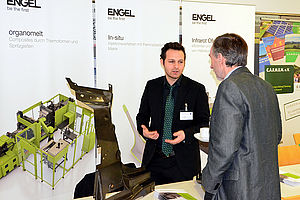 30 Aussteller präsentierten ihre Leichtbau-Lösungen, hier die Fa. ENGEL Austria GmbH, St. Valentin 
