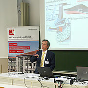 Prof. Dr. Norbert Babel (Hochschule Landshut) gab Einblicke in die Möglichkeiten der 3D-Serienfertigung.