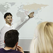 Prof. Dr. Markus Schmitt, Studiengangsleiter der Bachelorstudiengänge Wirtschaftsingenieurwesen, Internationales Wirtschaftsingenieurwesen und Automobilwirtschaft und -technik sowie des Masterstudiengangs Wirtschaftsingenieurwesen