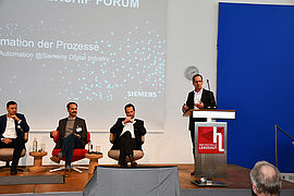 Franz Menzl (CTO Factory Automation, Siemens Digital Industry) bei seinem Statement.