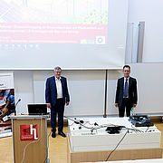 Bei der Begrüßung zum Webinar (v.l.n.r.): Hans Stanglmeier (Solarfreunde Moosburg), Prof. Dr. Josef Hofmann, Hochschulpräsident Prof. Dr. Fritz Pörnbacher, Prof. Dr. Markus Jautze (Dekan Fakultät Maschinenbau, alle Hochschule Landshut)