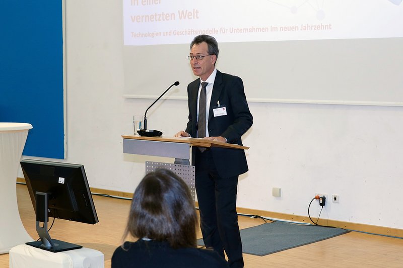 Hochschulpräsident Prof. Dr. Fritz Pörnbacher begrüßte die Teilnehmer*innen beim LLF 2021..