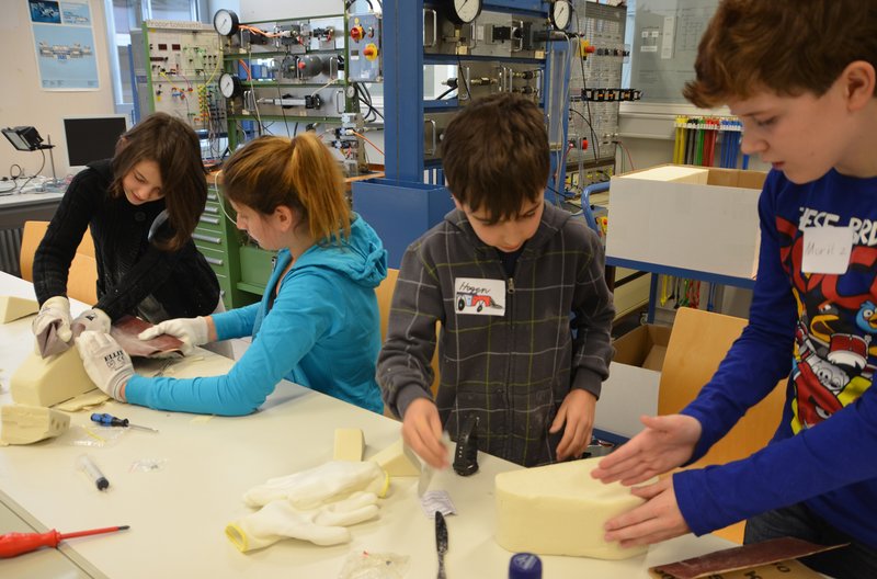 „Aerodynamik für zu Hause“ – die selbstgebauten Modelle konnten die Kinder am Ende mitnehmen