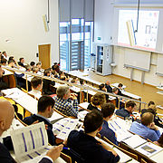 Volle Ränge bei der Begrüßung zum 9. Landshuter Leichtbau-Colloquium durch Hochschulpräsident Prof. Dr. Karl Stoffel. 