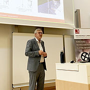 Die im Forschungsprojekt entwickelte kostengünstige Biogasanalge bietet gerade für kleinere landwirtschaftlichen Betriebe Potenzial, wie Prof. Dr. Josef Hofmann in seinem Vortrag zeigte.