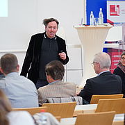 According to Dr. Thomas Schutz of Munich University of Applied Sciences, smart phones, tablets and the like are valuable learning tools but can also quickly distract students.