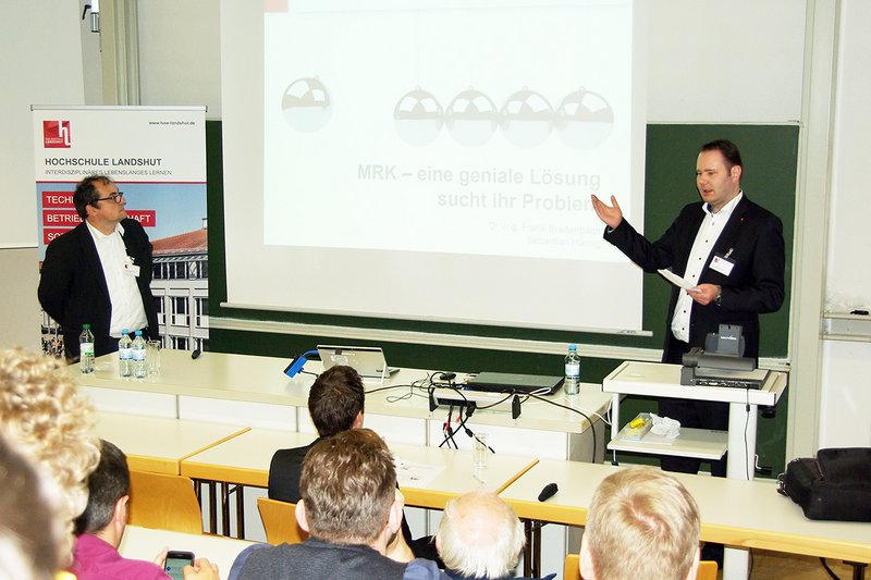 Prof. Dr. Seel, wissenschaftlicher Leiter der neuen Veranstaltungsreihe (rechts) bei der Vorstellung des Referenten Dr. Breitenbach (EDAG).