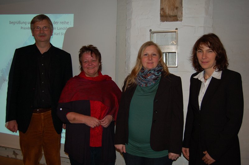 v.l. die Referenten Prof. Dr. Johannes Schröter, Vorsitzender des Familienbundes der Katholiken, Landesverband Bayern; Heidi Walter, Menschenskinder e.V. KOMMA Landshut; Andrea Buschner, Staatsinstitut für Familienforschung an der Universität Bamberg; 