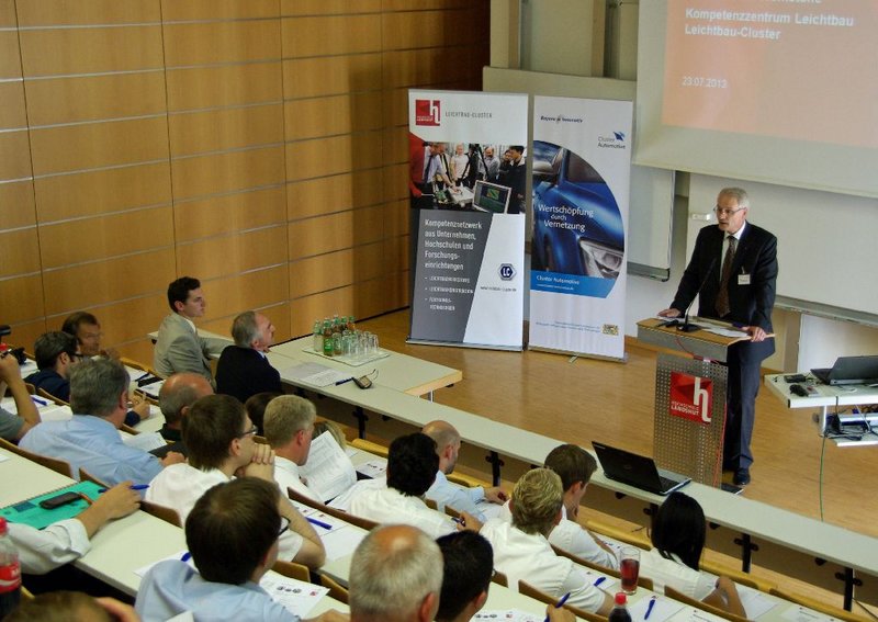 Hochschulpräsident Prof. Dr. Karl Stoffel bei der Begrüßung der Teilnehmer/-innen.