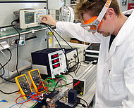 Neben soliden Grundlagen des Maschinenbaus werden in dem neuen Studiengang weiterführende Kenntnisse aus der Energietechnik und der Leichtbautechnik vermittelt.