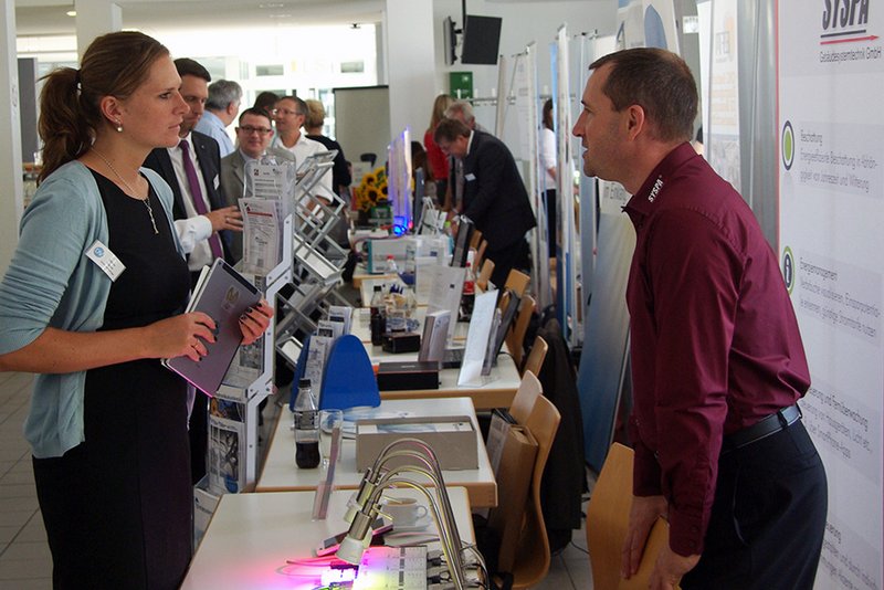 Die Teilnehmer nutzten intensiv die Möglichkeit zum B2B-Kontakt.
