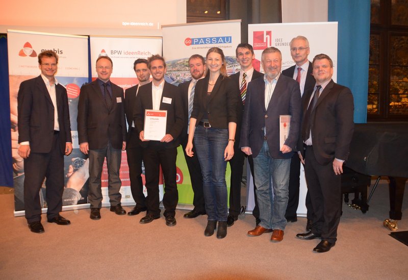 Die Siegerteams bei der Preisverleihung