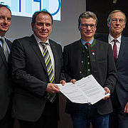 Staatssekretär Bernd Sibler übergibt Förderbescheide an Hochschulen in Deggendorf, Landshut und Passau.  (Foto: THD)