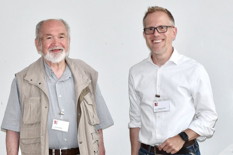 Dr. Helmut Straßer, Leiter der VDI Bezirksgruppe Landshut (links) und Prof. Dr. Holger Timinger (Leiter IDP der Hochschule Landshut) freuten sich über die gemeinsame Veranstaltung.