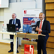 MR Werner Loscheider (BMWi) bei seinen einleitenden Worten mit Prof. Dr. Otto Huber, Initiator der Veranstaltung..