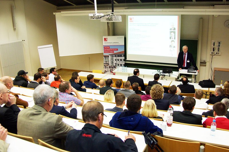 Hochschulpräsident Prof. Dr. Stoffel freute sich über die große Resonanz der Auftaktveranstaltung.