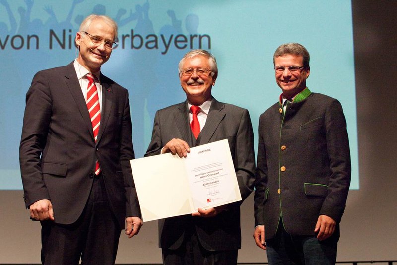 Niederbayerns Regierungspräsident Heinz Grunwald wurde von der Hochschule Landshut zum Ehrensenator ernannt