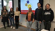 Studierende reflektieren bereits während des Studiums theoretisches Wissen mit eigenen praktischen Arbeitserfahrungen.